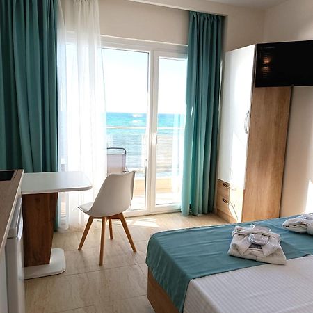 Navarino Luxe Suites Peraía Zewnętrze zdjęcie
