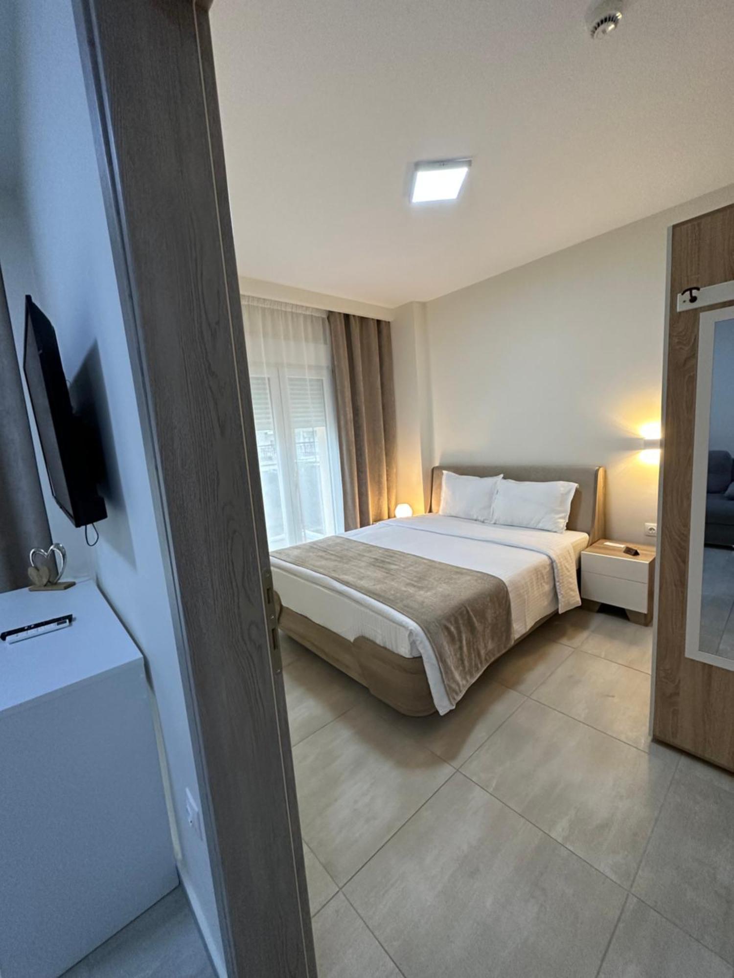 Navarino Luxe Suites Peraía Zewnętrze zdjęcie