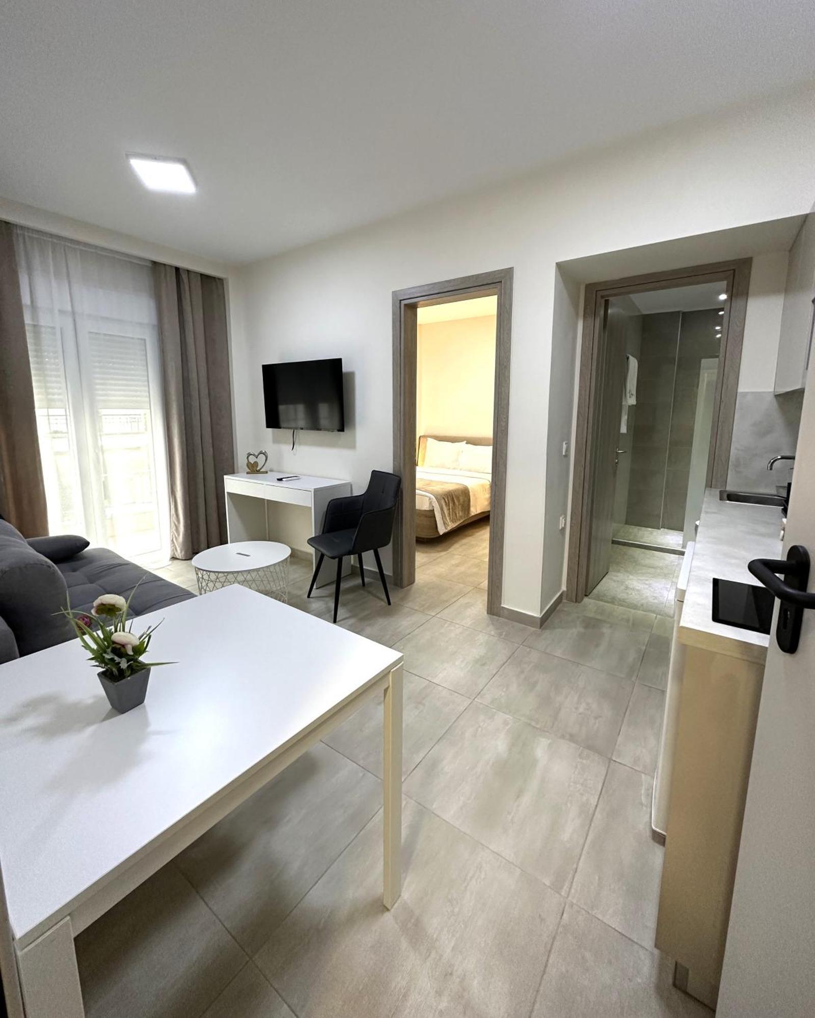 Navarino Luxe Suites Peraía Zewnętrze zdjęcie