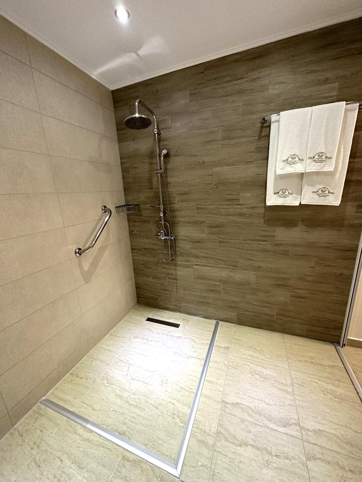 Navarino Luxe Suites Peraía Zewnętrze zdjęcie