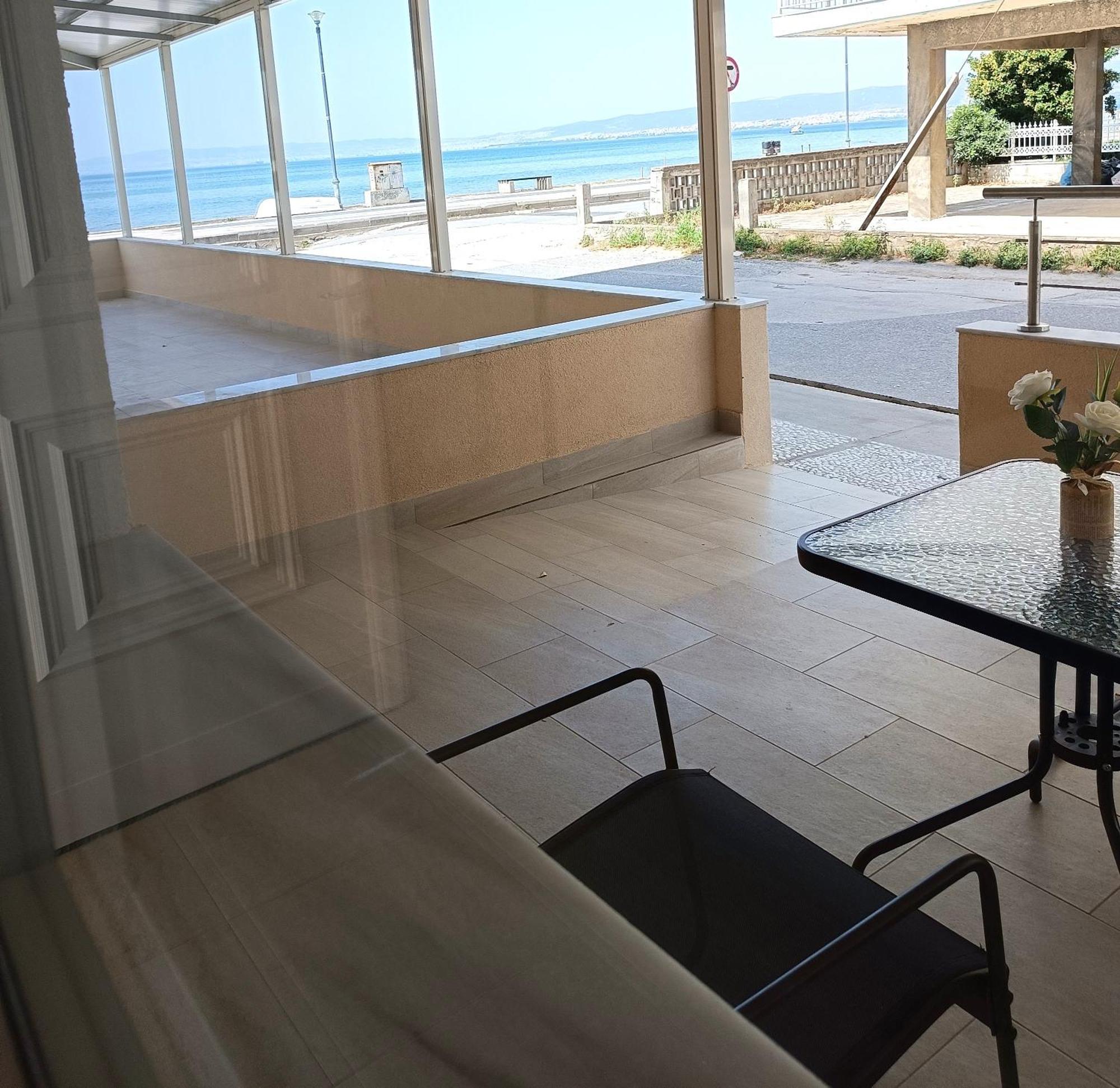Navarino Luxe Suites Peraía Zewnętrze zdjęcie