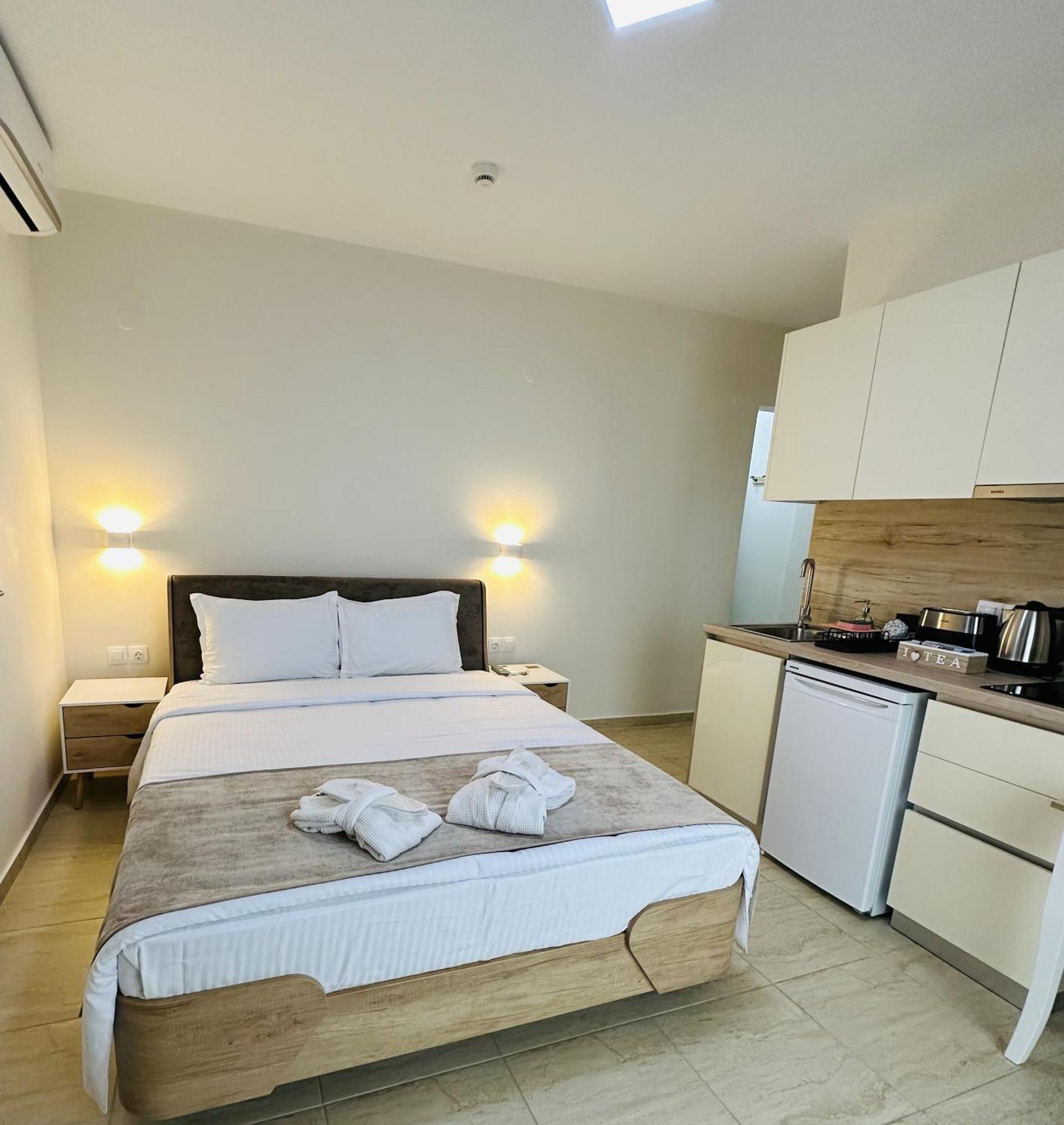 Navarino Luxe Suites Peraía Zewnętrze zdjęcie