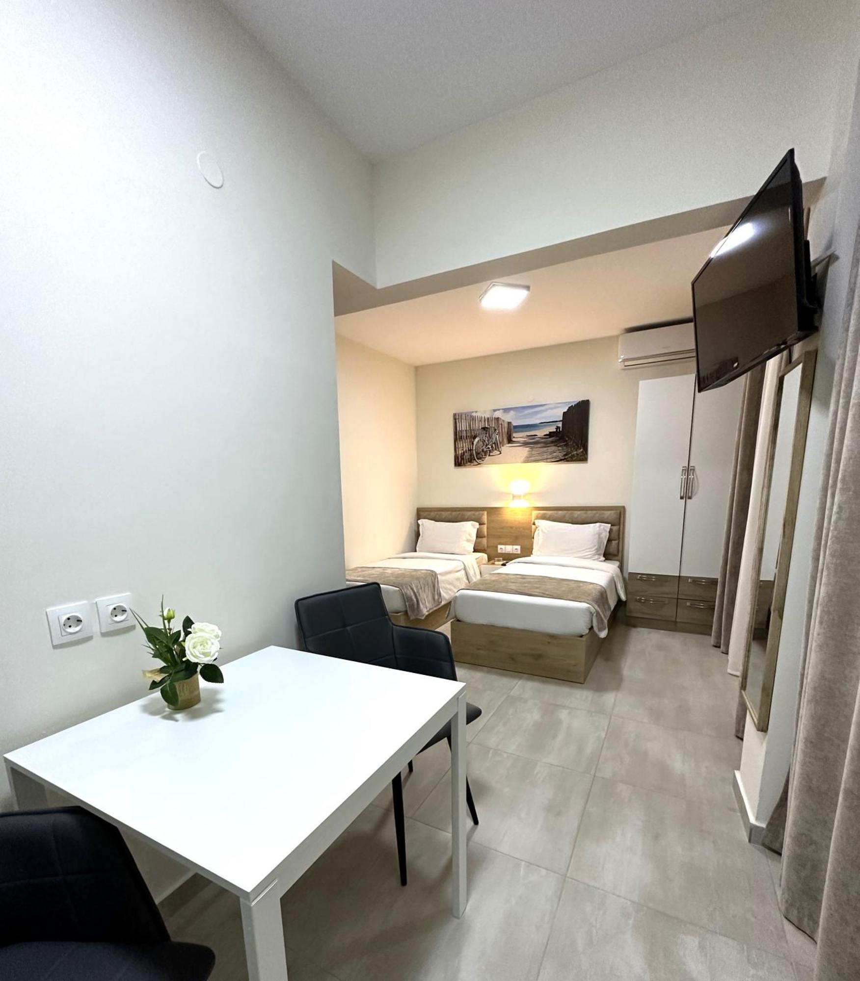 Navarino Luxe Suites Peraía Zewnętrze zdjęcie