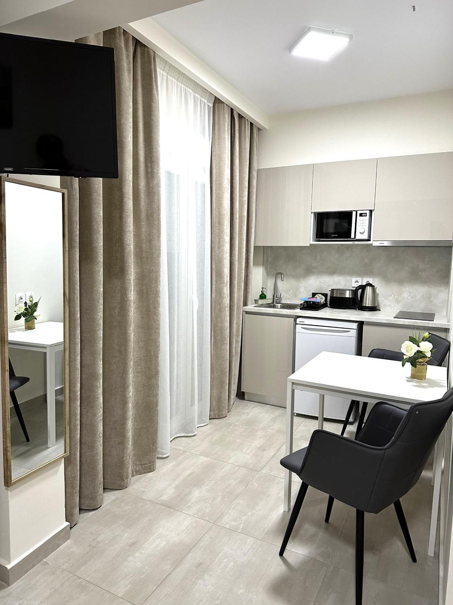 Navarino Luxe Suites Peraía Zewnętrze zdjęcie