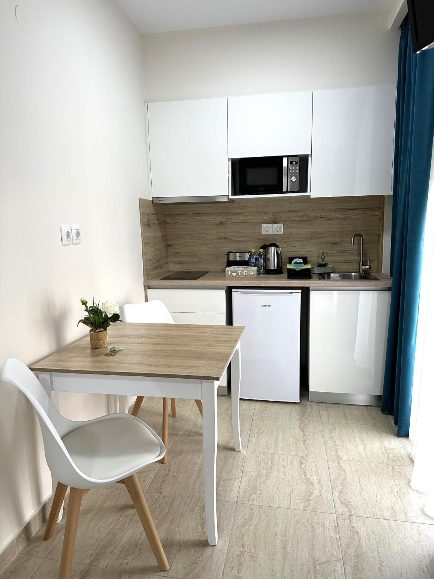 Navarino Luxe Suites Peraía Zewnętrze zdjęcie